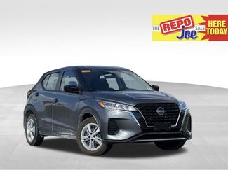Used 2025 Nissan Kicks Play S video 1