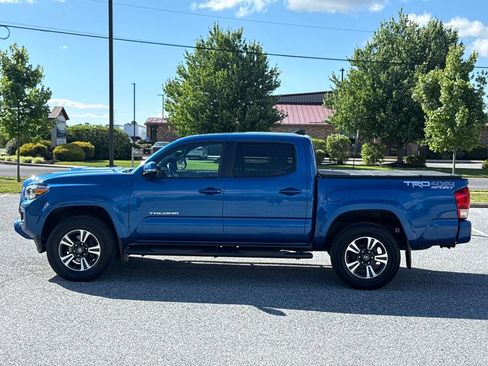 Used 2016 Toyota Tacoma TRD Sport w/ Premium & Technology Package AWD/4WD image 4