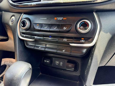 Used 2020 Hyundai Santa Fe SEL FWD image 24
