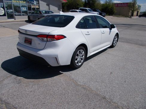 Used 2024 Toyota Corolla LE FWD image 5