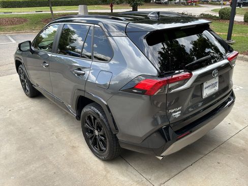 Used 2022 Toyota RAV4 XSE AWD/4WD image 8