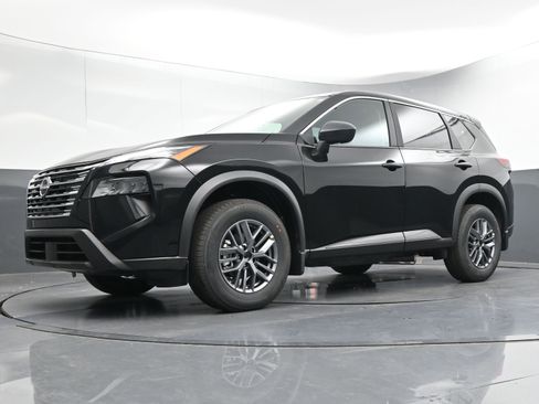 Certified 2025 Nissan Rogue S image 10