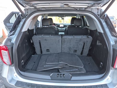 Certified 2023 Ford Explorer XLT w/ Equipment Group 202A image 18