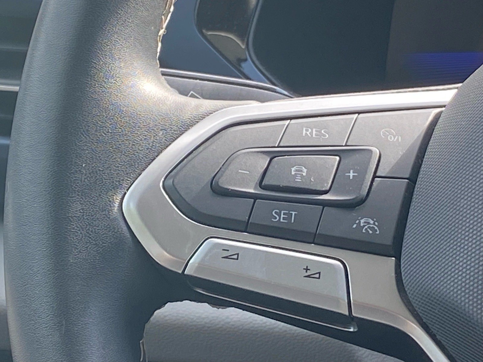 Certified 2023 Volkswagen Taos SE w/ Panoramic Sunroof Package FWD image 6