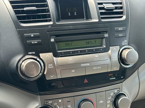Used 2010 Toyota Highlander 4WD image 23