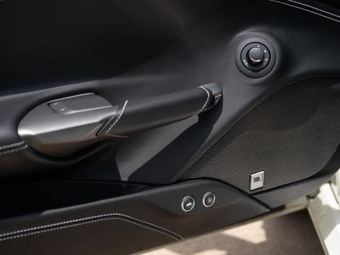 Used 2017 Ferrari 488 GTB RWD image 33