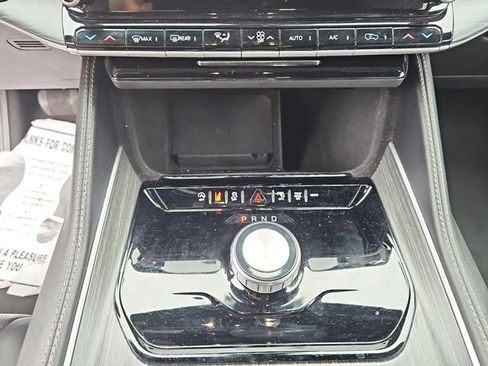 Used 2024 Jeep Wagoneer Series II w/ Flexible Seating Group RWD image 31