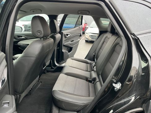 Used 2025 Chevrolet Trax LT w/ LT Convenience Package image 26