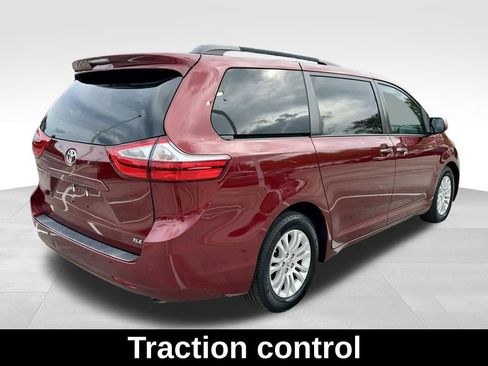 Used 2017 Toyota Sienna XLE w/ XLE Navigation Package image 5