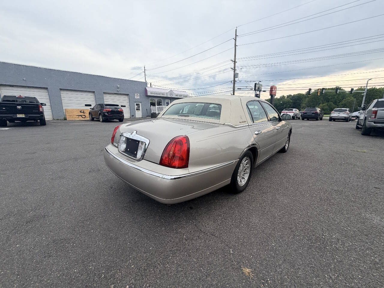 Used 1999 Lincoln Town Car Signature RWD image 31