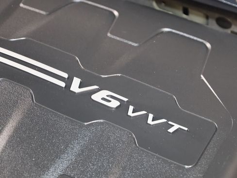Used 2018 Jeep Cherokee Overland AWD/4WD image 18