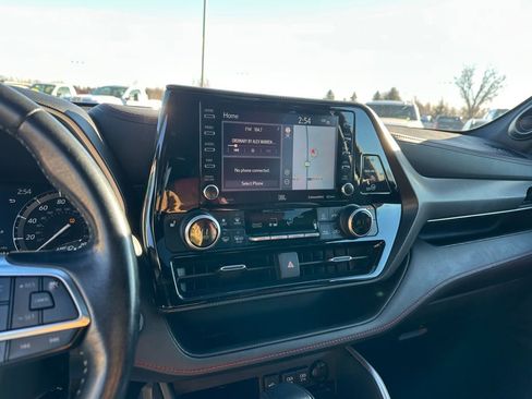 Used 2021 Toyota Highlander XSE image 16