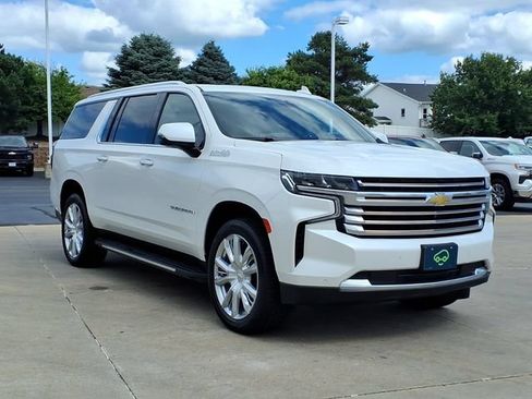 Certified 2023 Chevrolet Suburban High Country AWD/4WD image 3