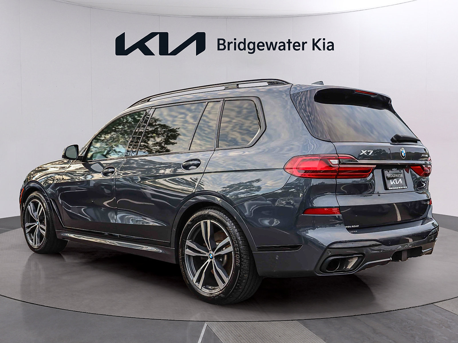 Used 2020 BMW X7 xDrive40i w/ M Sport Package AWD/4WD image 4