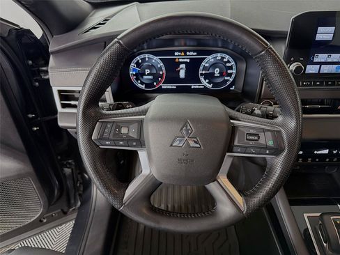 Used 2024 Mitsubishi Outlander SE Black Edition AWD/4WD image 3