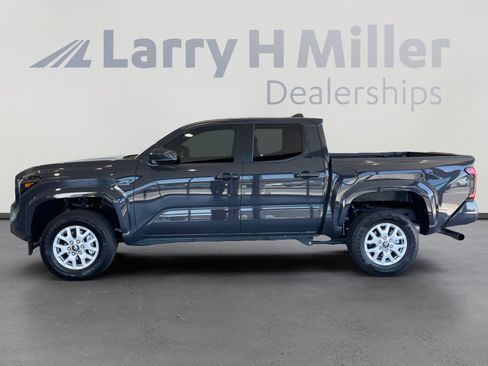 Certified 2025 Toyota Tacoma SR5 AWD/4WD image 2
