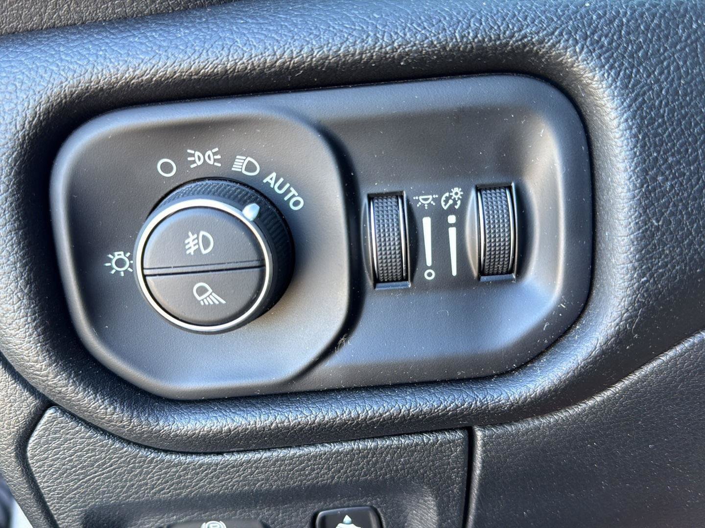 Used 2025 RAM 1500 Big Horn AWD/4WD image 16