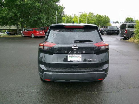 Used 2024 Nissan Rogue SV AWD/4WD image 4