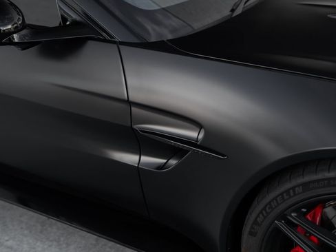 Used 2025 Aston Martin V8 Vantage Coupe image 18