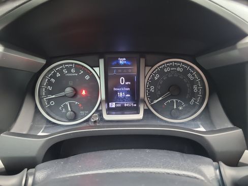 Used 2020 Toyota Tacoma SR5 RWD image 28