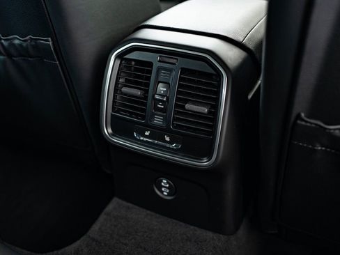 Certified 2024 Porsche Macan S AWD/4WD image 35
