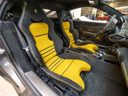 Used 2014 Ferrari 458 Speciale Coupe RWD image 15