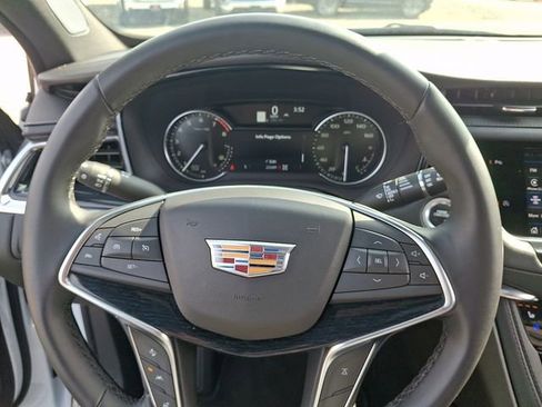 Used 2025 Cadillac XT5 Premium Luxury image 4