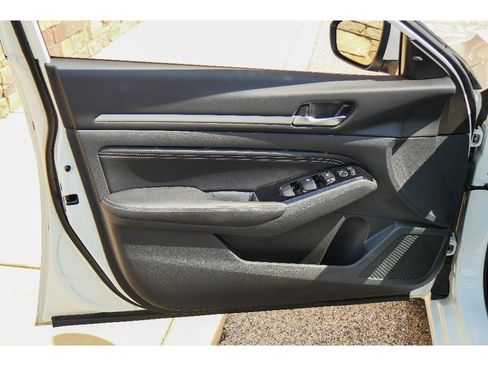 Used 2023 Nissan Altima 2.5 SV w/ SV Premium Package image 9