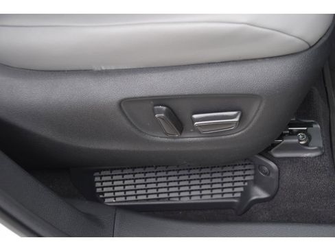 Used 2025 Toyota Sienna XLE w/ XLE Plus Package image 31