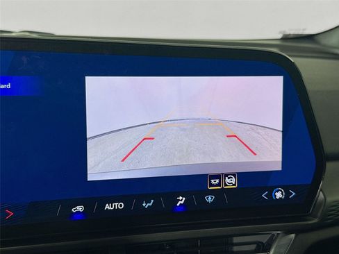 Used 2025 Chevrolet Equinox EV LT w/ LPO, All-Weather Mat Package FWD image 10