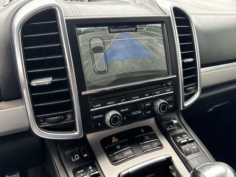 Used 2013 Porsche Cayenne Turbo AWD/4WD image 21