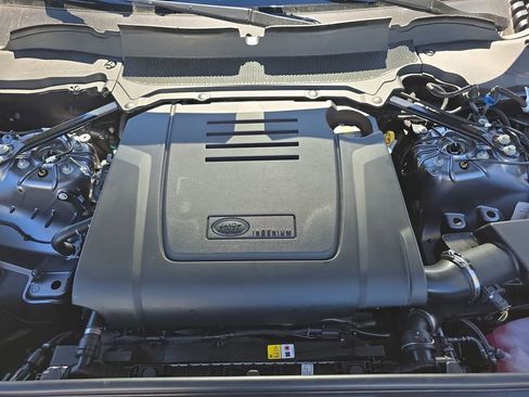 New 2026 Land Rover Discovery S image 33