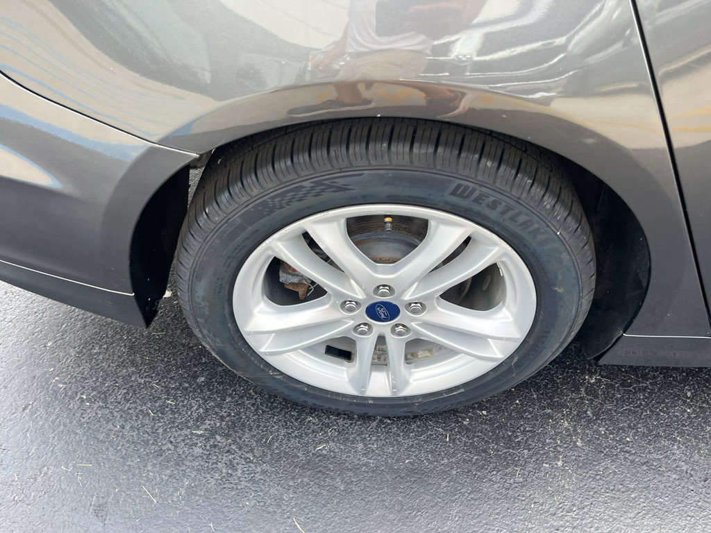 Used 2018 Ford Fusion SE FWD image 46