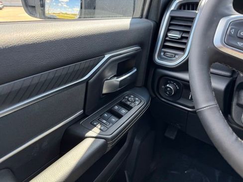 Used 2025 RAM 2500 Big Horn AWD/4WD image 32