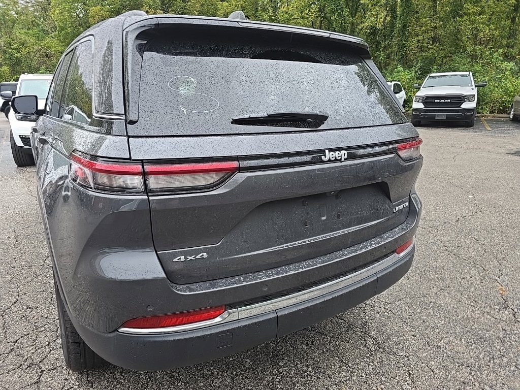 Used 2024 Jeep Grand Cherokee Limited AWD/4WD image 5