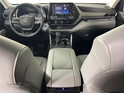 Certified 2022 Toyota Highlander XLE image 6
