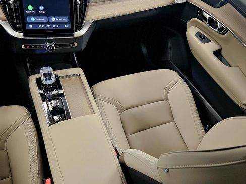 New 2026 Volvo XC90 T8 Plus w/ Protection Package Premier AWD/4WD image 17