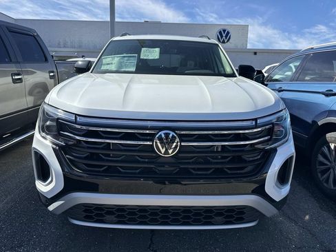 New 2026 Volkswagen Atlas Peak Edition AWD/4WD image 2