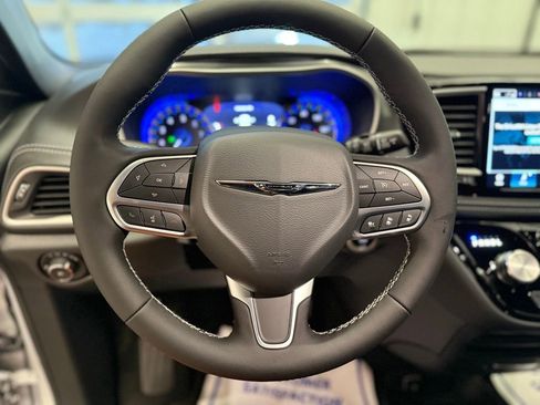 New 2026 Chrysler Pacifica Select FWD image 23