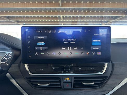 Used 2023 Nissan Altima 2.5 SV w/ SV Premium Package AWD/4WD image 13