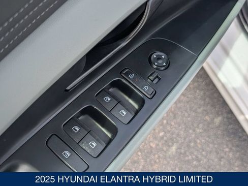 Certified 2025 Hyundai Elantra Limited FWD image 12