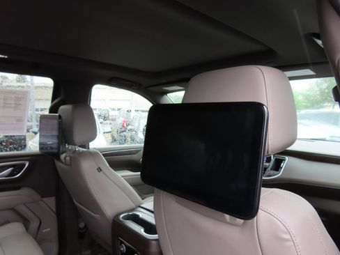 Used 2021 Chevrolet Tahoe Z71 w/ Rear Media and Nav Package AWD/4WD image 33