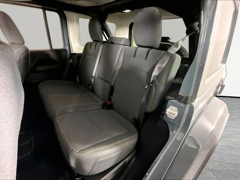 Used 2025 Jeep Wrangler Unlimited Sahara AWD/4WD image 20
