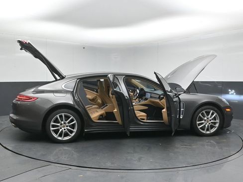 Used 2018 Porsche Panamera 4S Executive image 54