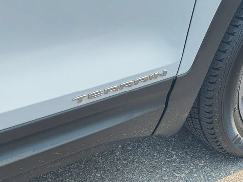 Used 2024 GMC Terrain SLT FWD image 35