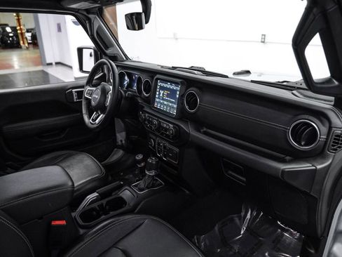 Used 2022 Jeep Wrangler Unlimited Sahara w/ Cold Weather Group AWD/4WD image 18