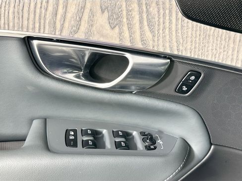 Certified 2023 Volvo XC90 T8 Ultimate w/ Protection Package Premier image 18