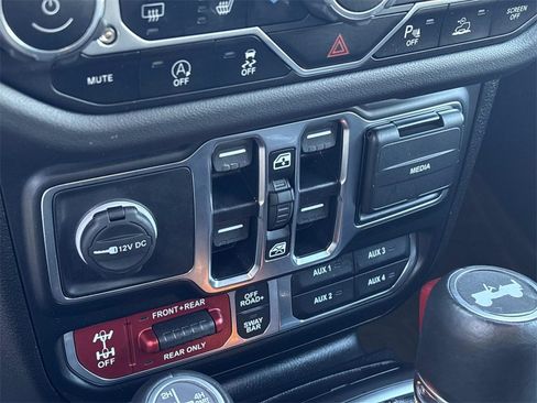 Used 2024 Jeep Wrangler Unlimited Rubicon image 32