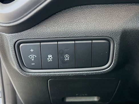 Used 2025 Kia Soul LX w/ LX Technology Package FWD image 16