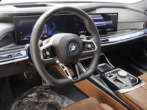 Used 2026 BMW 750e xDrive w/ Executive Package AWD/4WD image 7